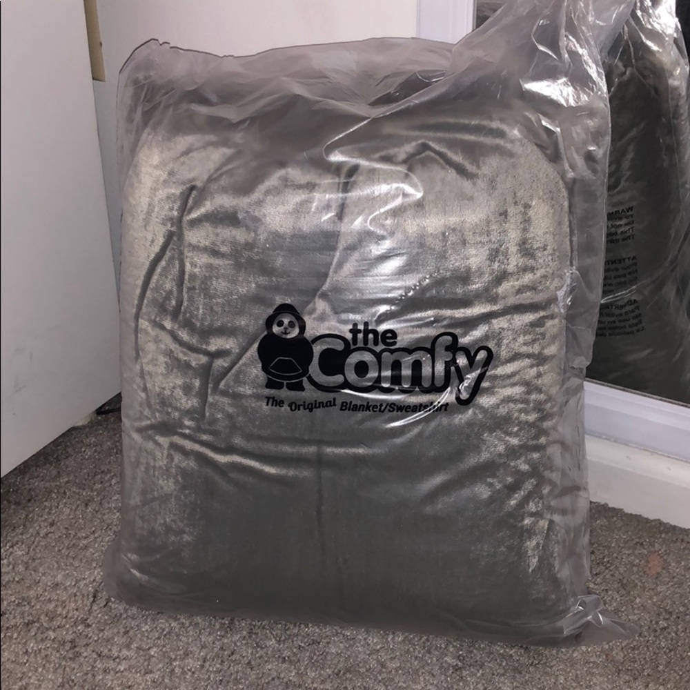 NWT Snuggie
